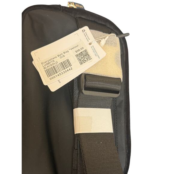 NWT Lululemon Everywhere Belt Bag 1L Velour Black Gold One Size - Picture 6 of 6